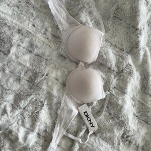 NWT White DKNY Underwire - T-Shirt Bra - 36B 90% cotton, 10% spandex